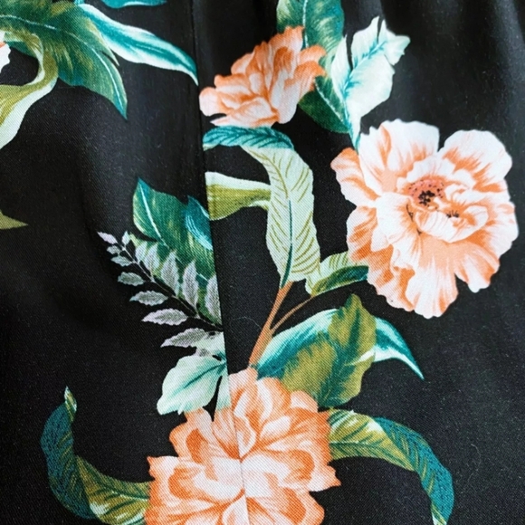 Torrid Womens Challis Romper Size 3X 3 Black Floral V-Neck Pockets Sleeveless - Picture 10 of 11